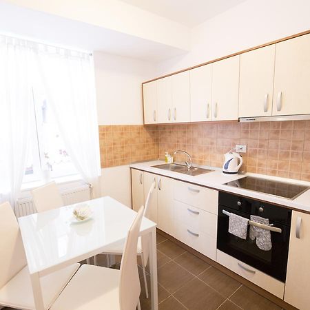 Sunny Old Town Apartment Брашов Екстериор снимка