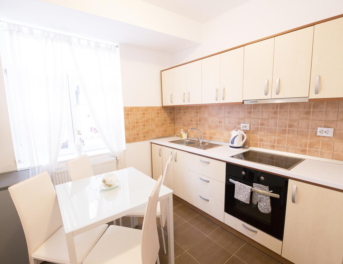 Sunny Old Town Apartment Брашов Екстериор снимка