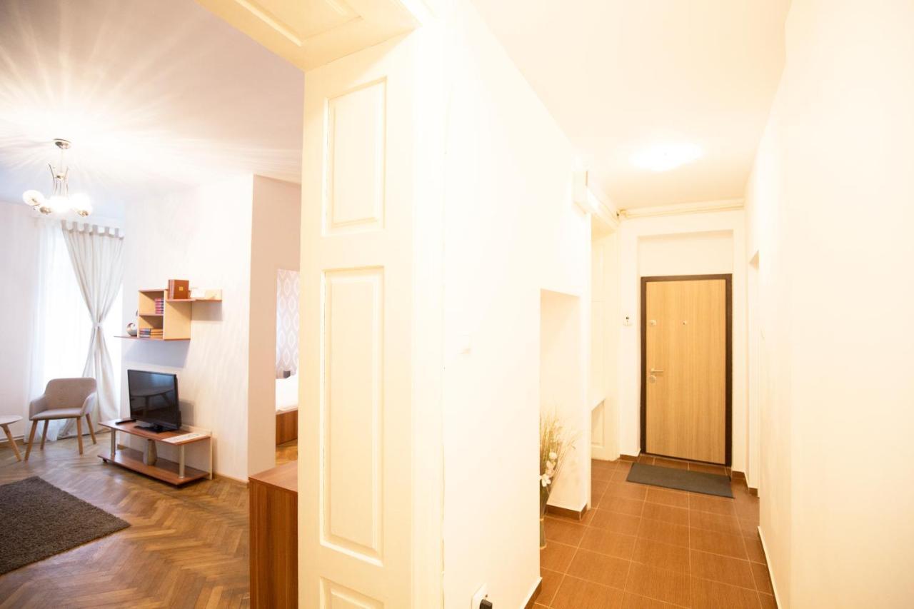 Sunny Old Town Apartment Брашов Екстериор снимка