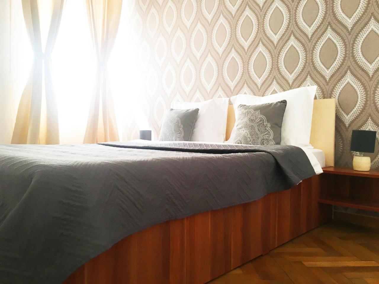 Sunny Old Town Apartment Брашов Екстериор снимка