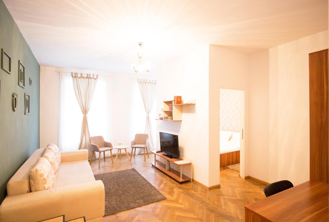 Sunny Old Town Apartment Брашов Екстериор снимка