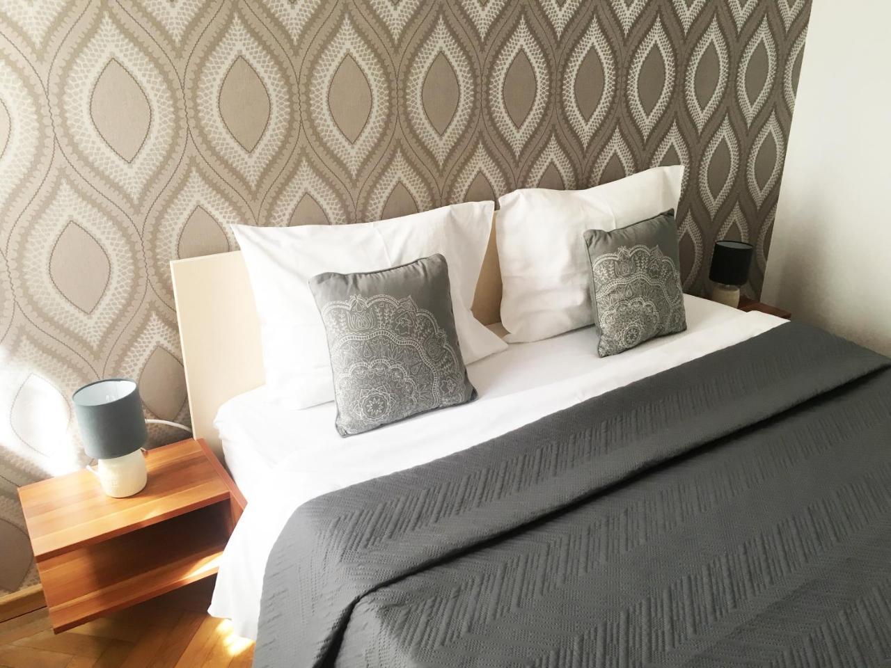 Sunny Old Town Apartment Брашов Екстериор снимка