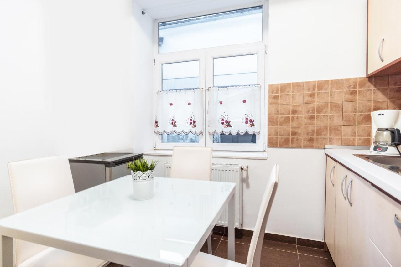 Sunny Old Town Apartment Брашов Екстериор снимка